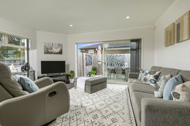 Photo of property in 37 Elizabeth Street, Orewa, 0931