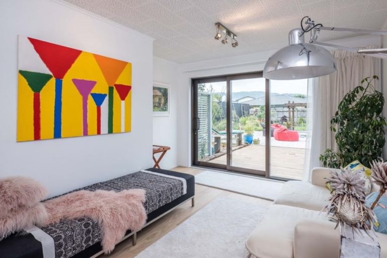 Photo of property in 106 Field Way, Waikanae Beach, Waikanae, 5036