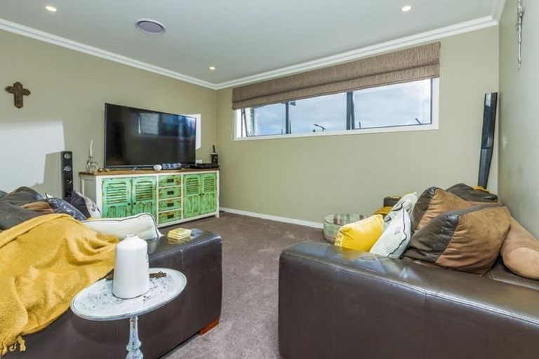Photo of property in 1 Eric Farley Drive, Kumeu, 0810