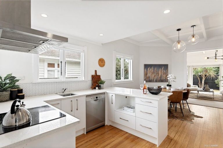 Photo of property in 20 Alberta Street, Point Chevalier, Auckland, 1022