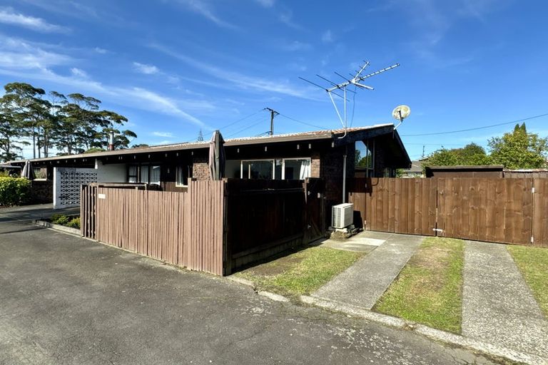 Photo of property in 4/135 Parrs Cross Road, Glen Eden, Auckland, 0612