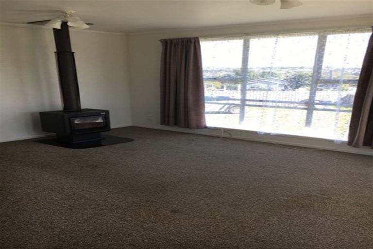 Photo of property in 28 Rena Place, West Harbour, Auckland, 0618