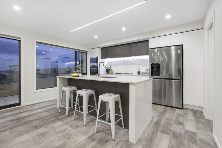 Photo of property in 26b Queen Charlotte Drive, Aotea, Porirua, 5024