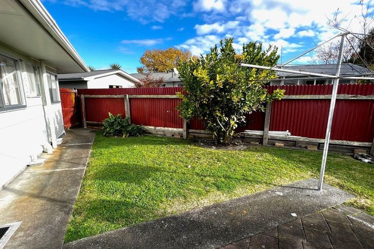 Photo of property in 15 Tabak Crescent, Takaro, Palmerston North, 4412