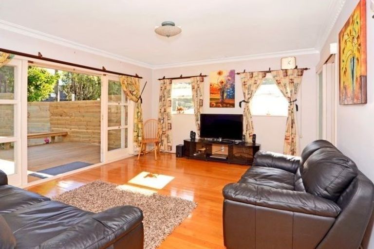 Photo of property in 2/527 Glenfield Road, Glenfield, Auckland, 0629