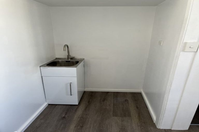 Photo of property in 505 Featherston Street, Roslyn, Palmerston North, 4414