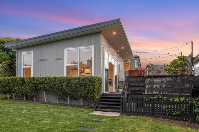 Photo of property in 72 Kiwitea Street, Sandringham, Auckland, 1041