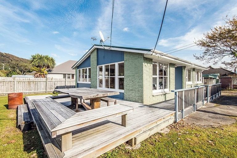 Photo of property in 132 Kowhai Street, Naenae, Lower Hutt, 5011