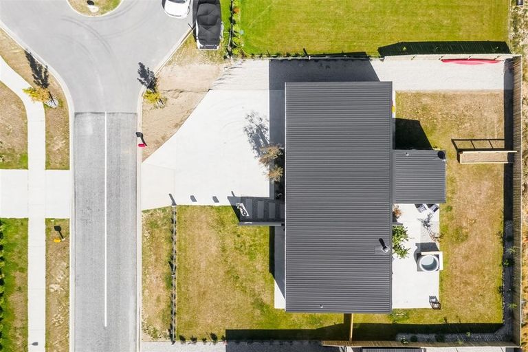 Photo of property in 13 Isthmus Place, Lake Hawea, Wanaka, 9382