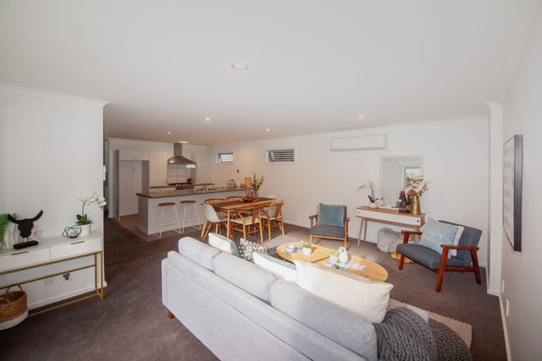 Photo of property in 40 Erlestoke Crescent, Churton Park, Wellington, 6037