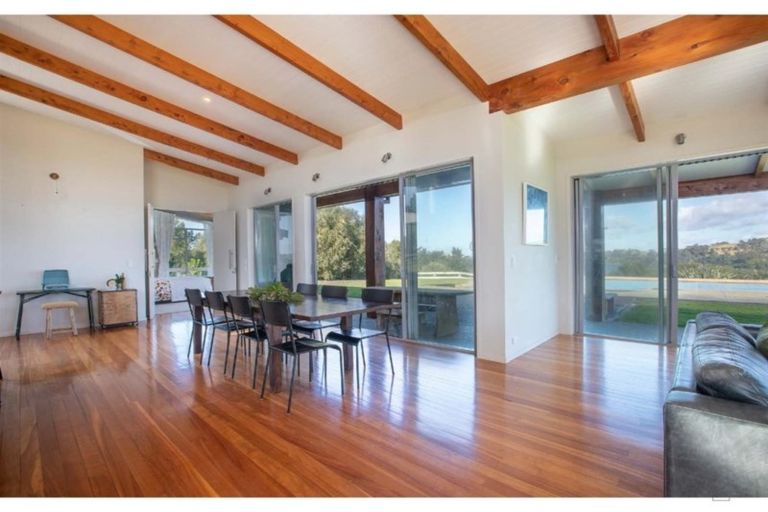 Photo of property in 923 Takatu Road, Tawharanui Peninsula, Warkworth, 0986