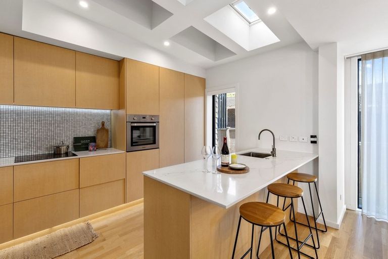 Photo of property in 58c Potter Avenue, Northcote, Auckland, 0627