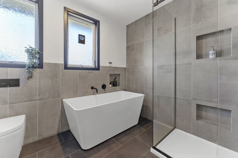 Photo of property in 43 Tararua Terrace, Cloverlea, Palmerston North, 4412