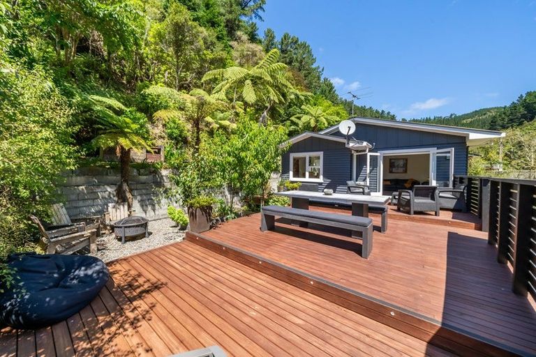 Photo of property in 139 Pinehaven Road, Pinehaven, Upper Hutt, 5019