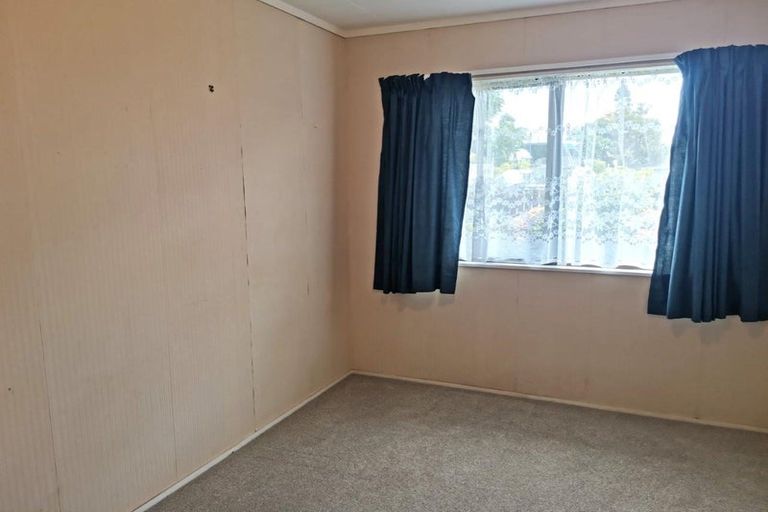 Photo of property in 1 Prion Place, One Tree Point, 0118