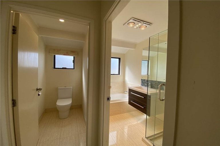 Photo of property in 1/39 Sunnynook Road, Forrest Hill, Auckland, 0620