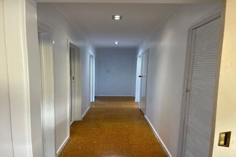 Photo of property in 30 William Souter Street, Forrest Hill, Auckland, 0620