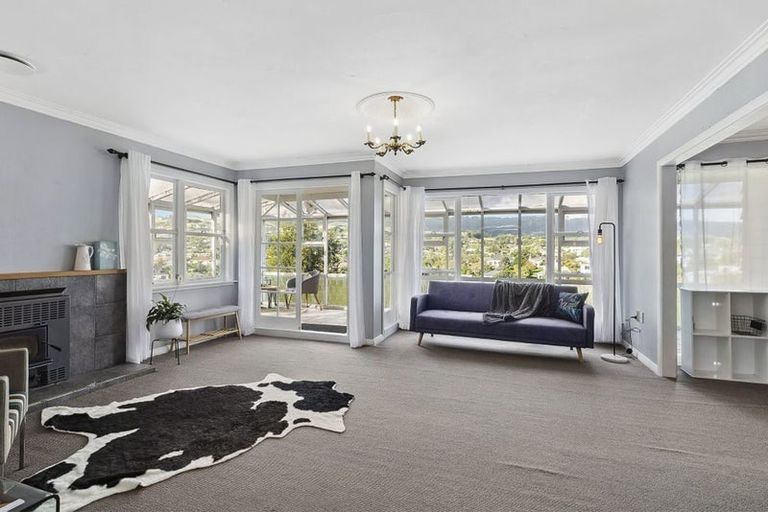 Photo of property in 15a Romney Square, Tawa, Wellington, 5028