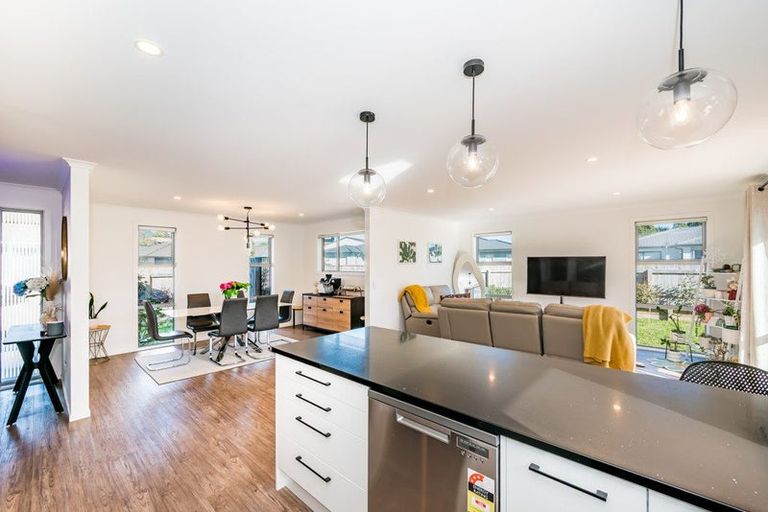 Photo of property in 7 Kikorangi Way, Paraparaumu, 5032