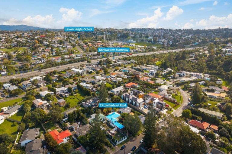 Photo of property in 25 Lowtherhurst Road, Massey, Auckland, 0614