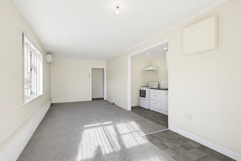 Photo of property in 45-45a Batchelor Street, Newlands, Wellington, 6037