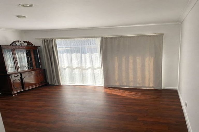 Photo of property in 12 Medina Place, Half Moon Bay, Auckland, 2012
