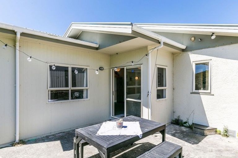 Photo of property in 46 Whanake Street, Titahi Bay, Porirua, 5022