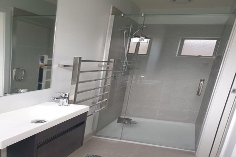 Photo of property in 4b Nerita Place, Long Bay, Auckland, 0630