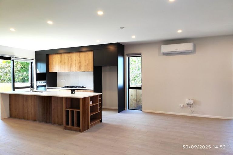 Photo of property in 4 Chatsworth Crescent, Pakuranga Heights, Auckland, 2010