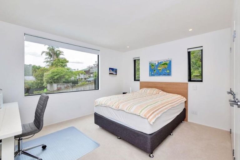 Photo of property in 14a Stanley Point Road, Stanley Point, Auckland, 0624