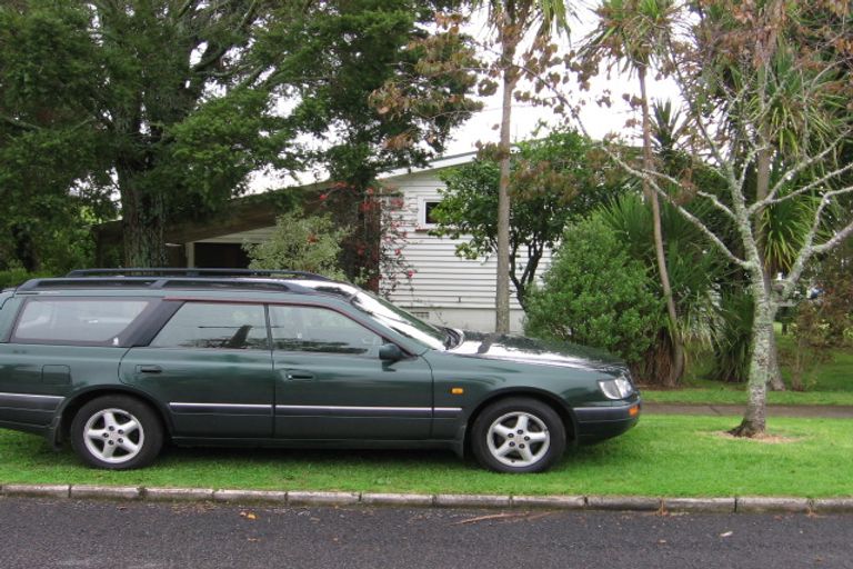 Photo of property in 25 Swan Crescent, Pakuranga, Auckland, 2010