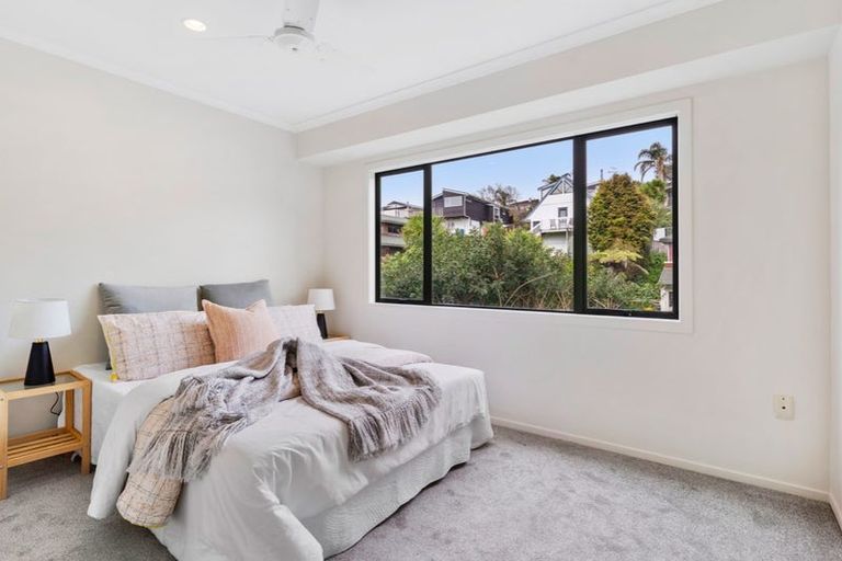 Photo of property in 4/177 Carlisle Road, Northcross, Auckland, 0632