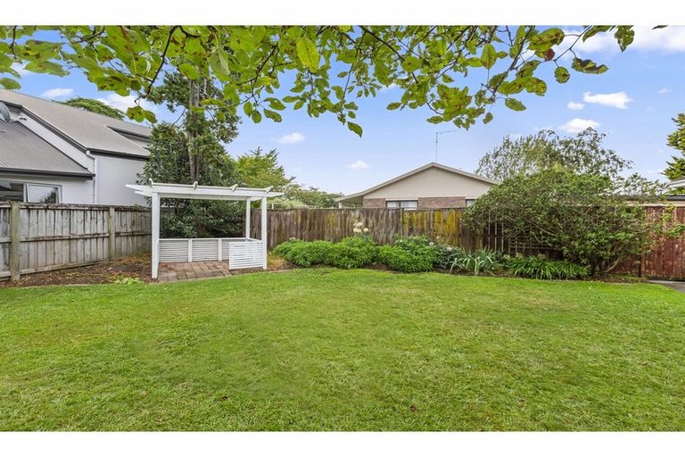 Photo of property in 2 Page Place, Hamilton East, Hamilton, 3216