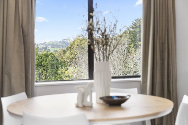 Photo of property in 2 The Glade South, Pukekohe, 2120