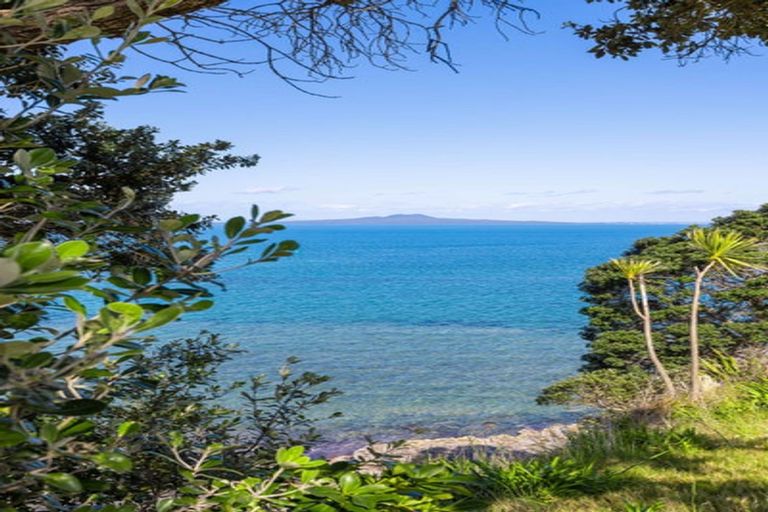 Photo of property in 76 Cliff Road, Torbay, Auckland, 0630