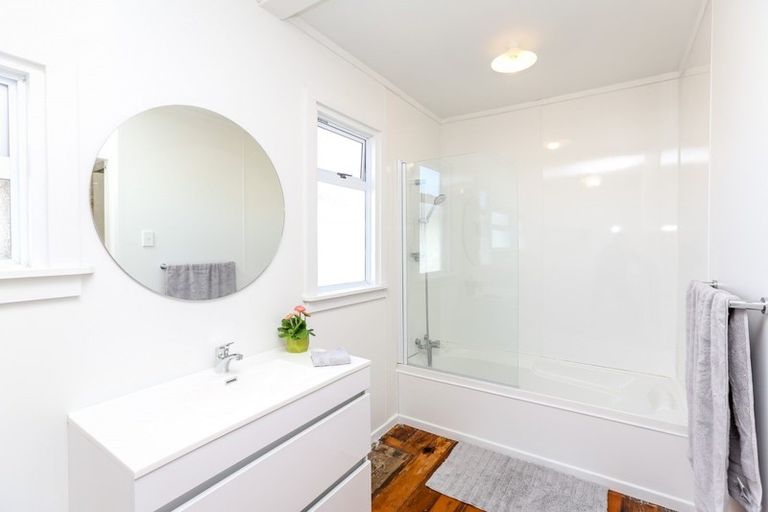 Photo of property in 10 High Street West, Waitara, 4320