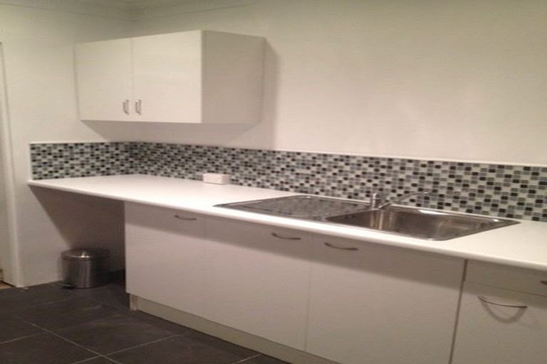 Photo of property in 179 Glenfield Road, Hillcrest, Auckland, 0627