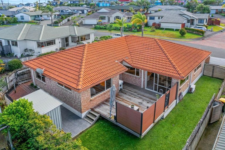 Photo of property in 15 Kath Hopper Drive, Orewa, 0931