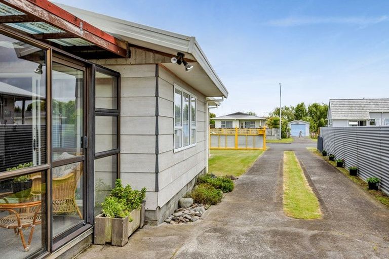 Photo of property in 18 Kamahi Avenue, Hawera, 4610