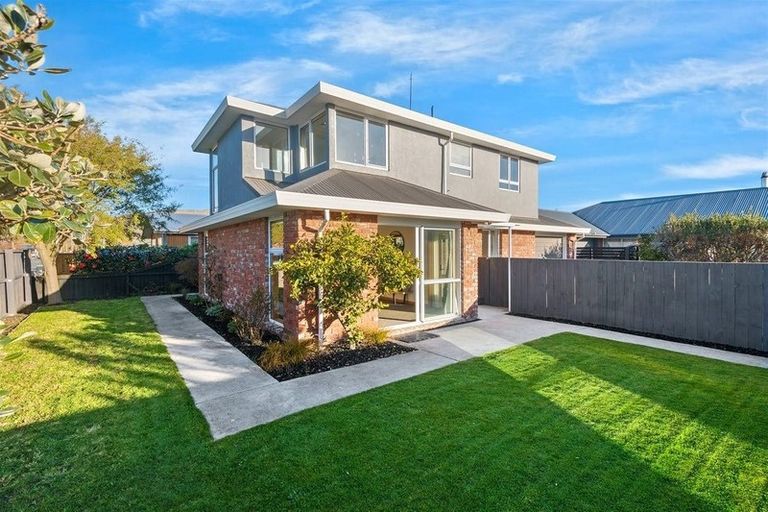 Photo of property in 1/121 Wilsons Road, Saint Martins, Christchurch, 8022