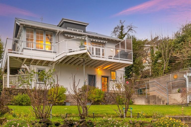 Photo of property in 104 Dyers Pass Road, Cashmere, Christchurch, 8022