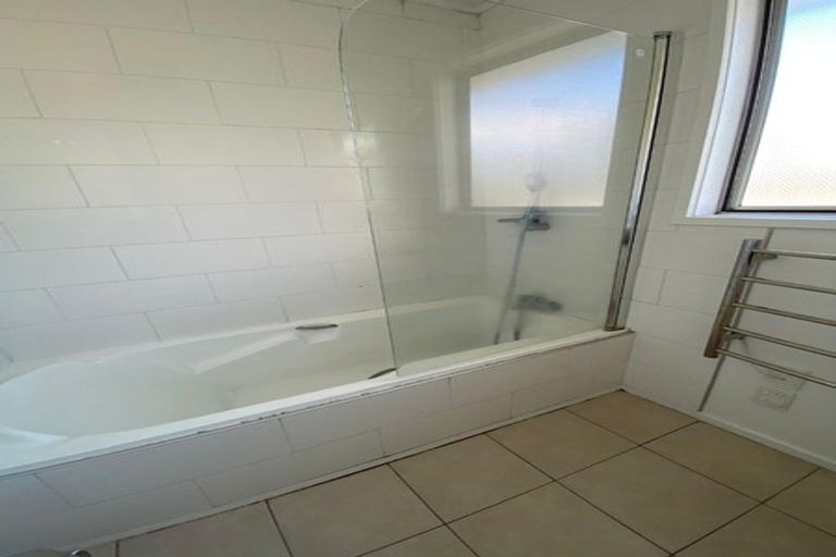 Photo of property in 99 Archmillen Avenue, Pakuranga Heights, Auckland, 2010