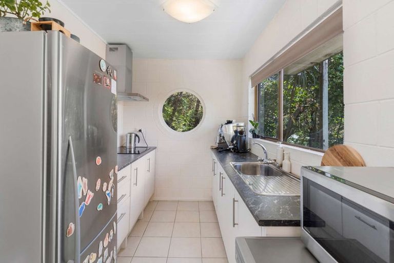 Photo of property in 53 Island Bay Road, Beach Haven, Auckland, 0626