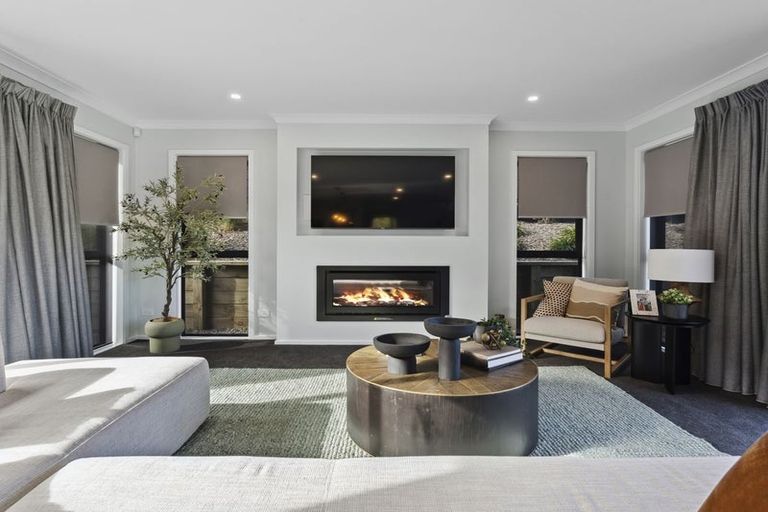 Photo of property in 2 Oakum Road, Whitby, Porirua, 5024