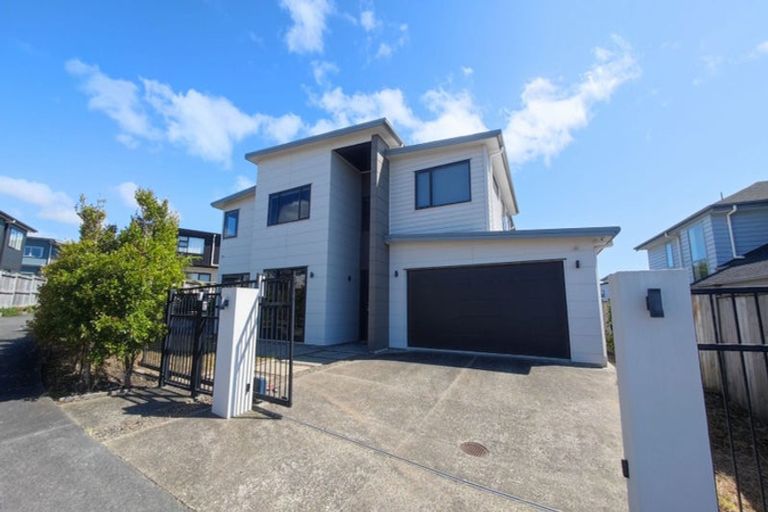 Photo of property in 48 Te Oneroa Way, Long Bay, Auckland, 0630
