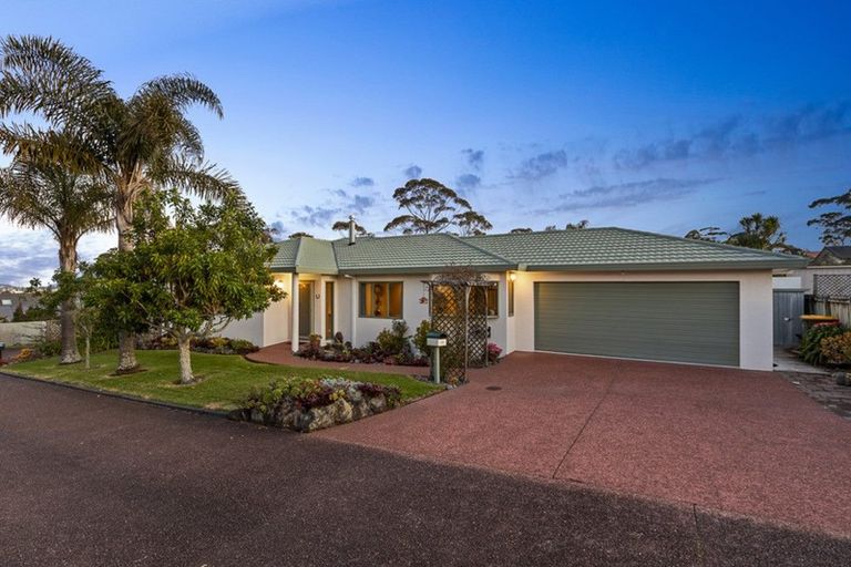 Photo of property in 14 Sunhill Road, Sunnyvale, Auckland, 0612