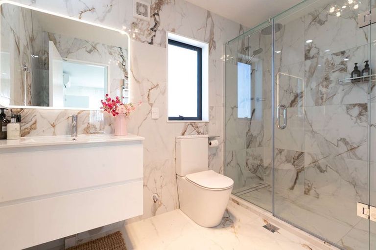 Photo of property in 90c Seymour Road, Sunnyvale, Auckland, 0612