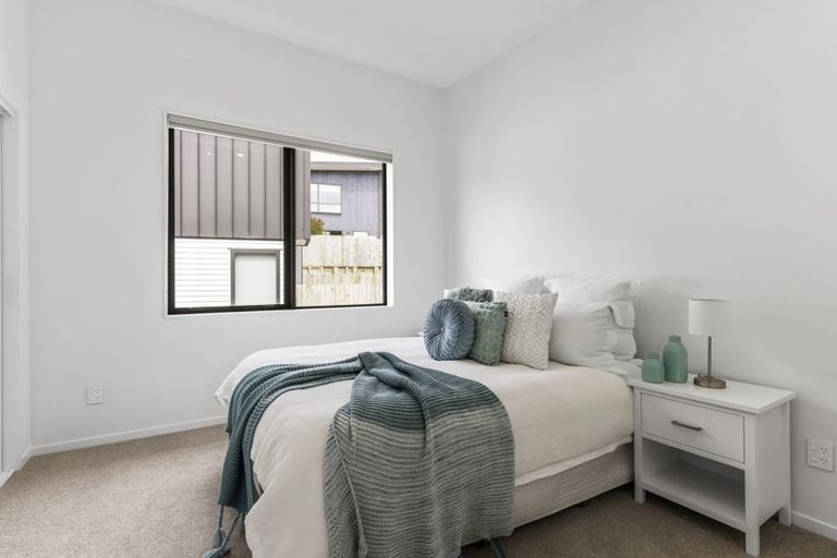 Photo of property in 2/62 Spenmoor Street, Newlands, Wellington, 6037