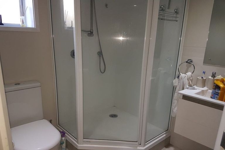 Photo of property in 1/85 Sylvan Avenue, Northcote, Auckland, 0627