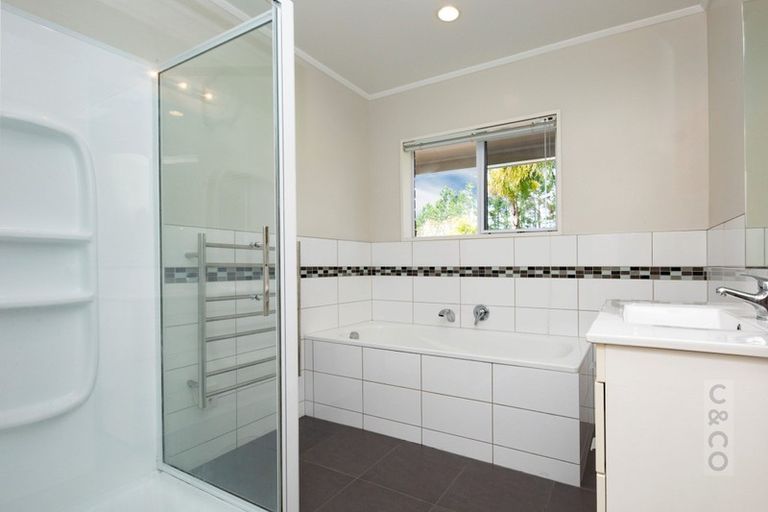 Photo of property in 30 Riverland Road, Kumeu, 0892